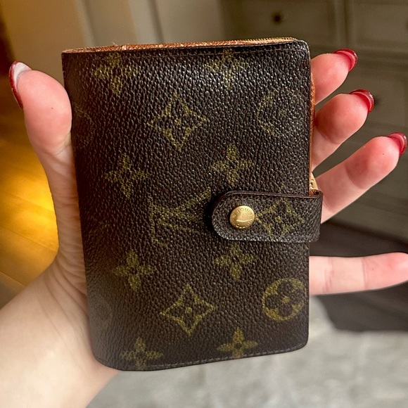 Louis Vuitton kiss lock wallet - Picture 1 of 14